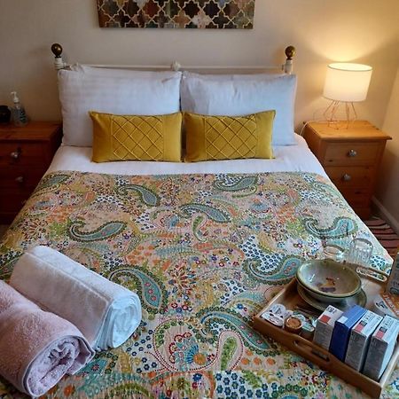 Stunning Homestay In Wolverhampton Bushbury Екстериор снимка