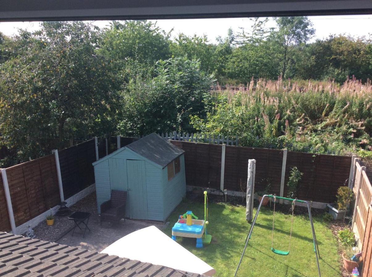 Stunning Homestay In Wolverhampton Bushbury Екстериор снимка