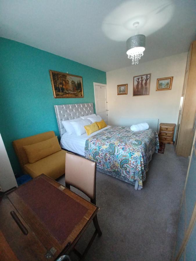 Stunning Homestay In Wolverhampton Bushbury Екстериор снимка