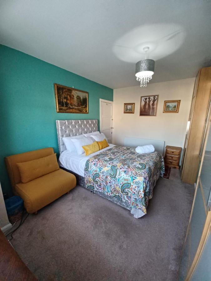 Stunning Homestay In Wolverhampton Bushbury Екстериор снимка
