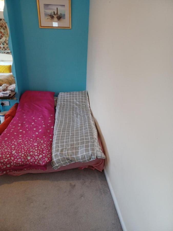 Stunning Homestay In Wolverhampton Bushbury Екстериор снимка